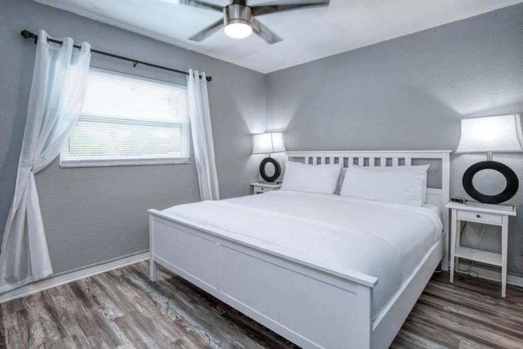 Sunset Beach Suites At Madeira Beach! Pet Friendly With Summer Breezes! - Suite 6 سانت بيتي بيتش المظهر الخارجي الصورة