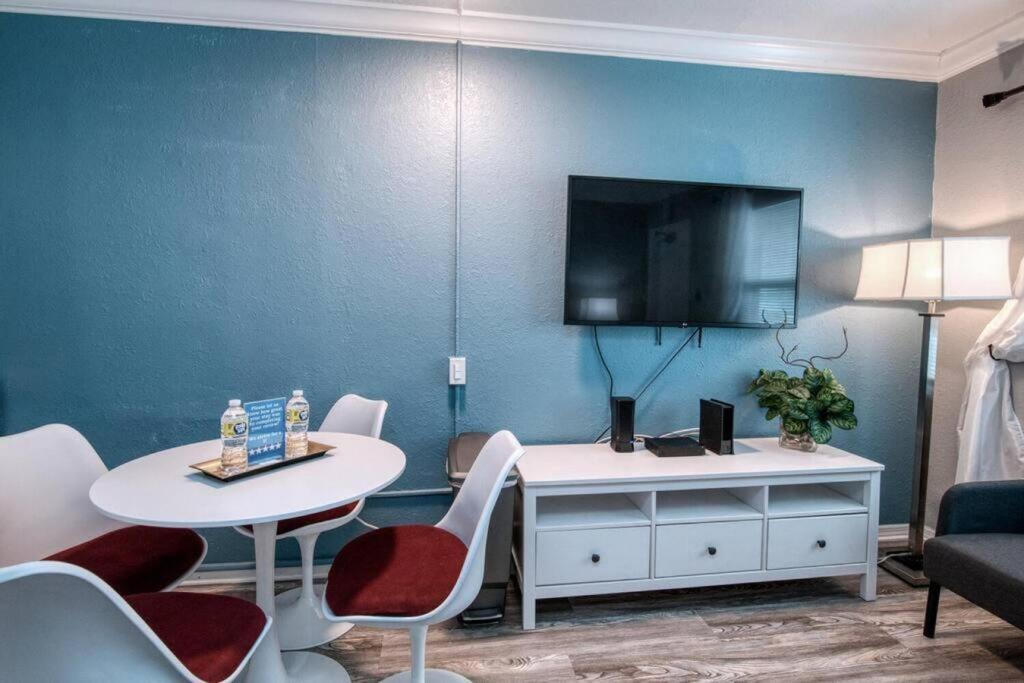 Sunset Beach Suites At Madeira Beach! Pet Friendly With Summer Breezes! - Suite 6 سانت بيتي بيتش المظهر الخارجي الصورة